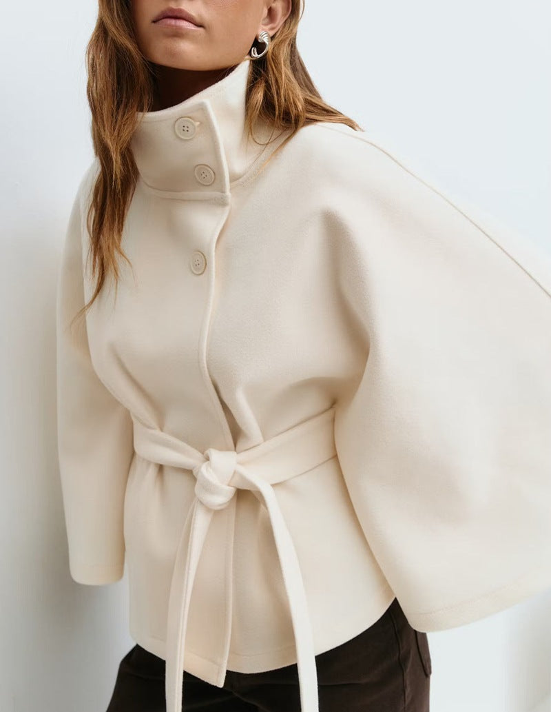 Clara - Cape-Mantel für Damen mit hohem Kragen und Bindegürtel