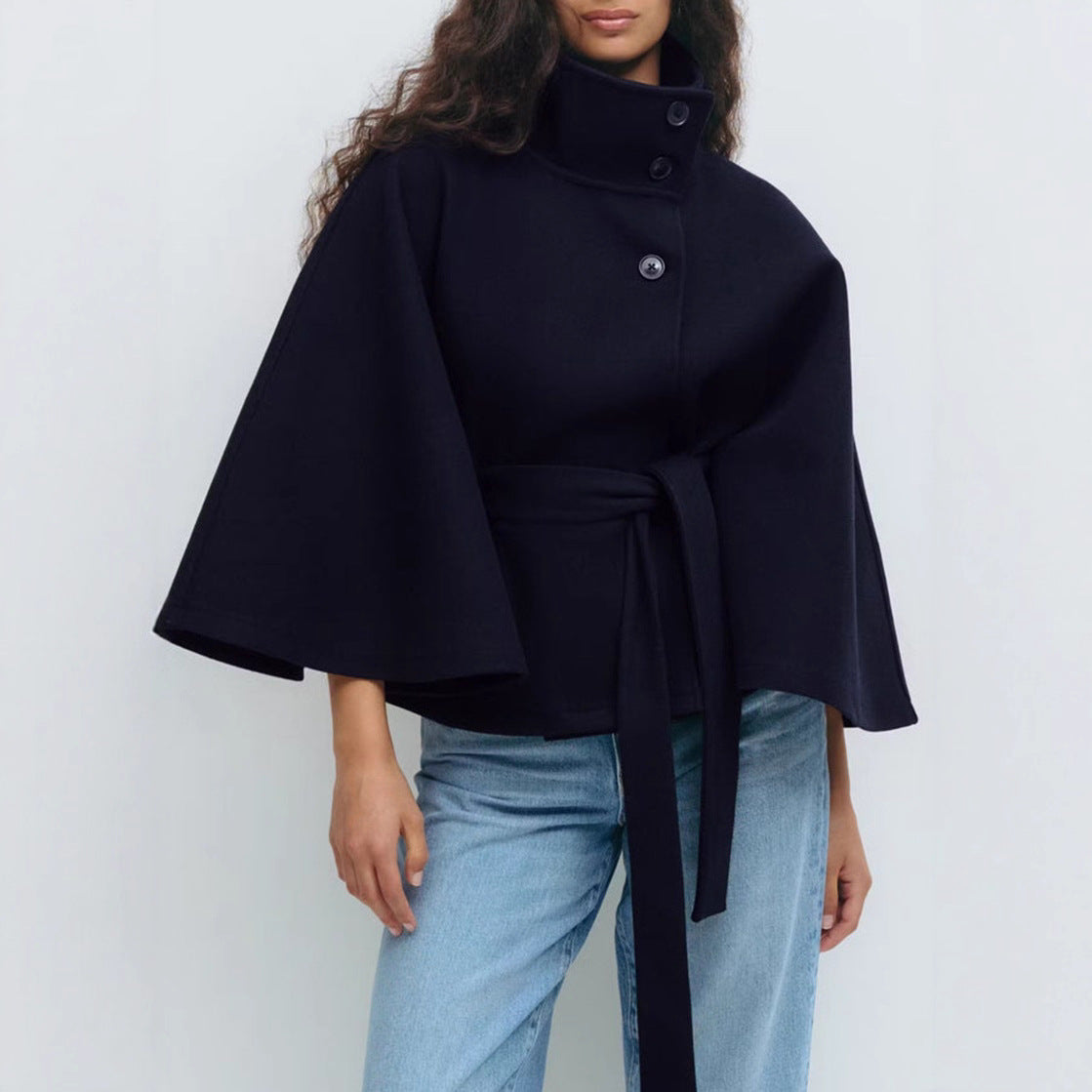 Clara - Cape-Mantel für Damen mit hohem Kragen und Bindegürtel