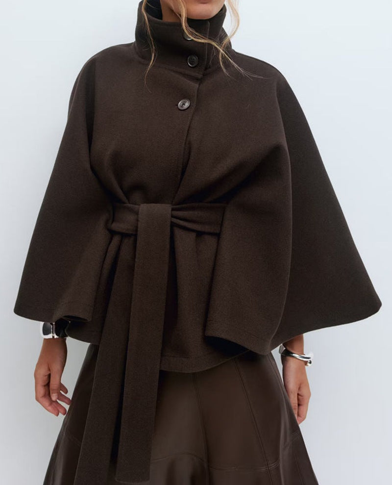 Clara - Cape-Mantel für Damen mit hohem Kragen und Bindegürtel