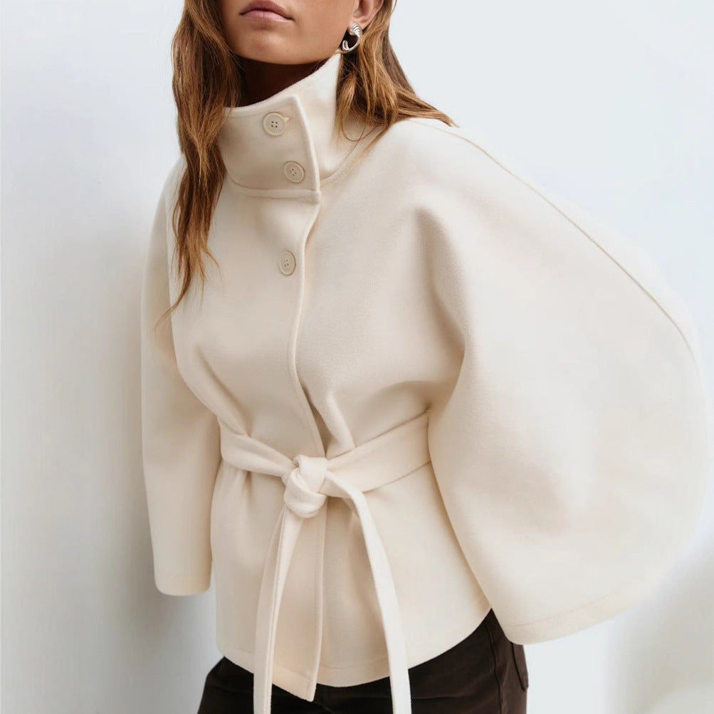 Clara - Cape-Mantel für Damen mit hohem Kragen und Bindegürtel