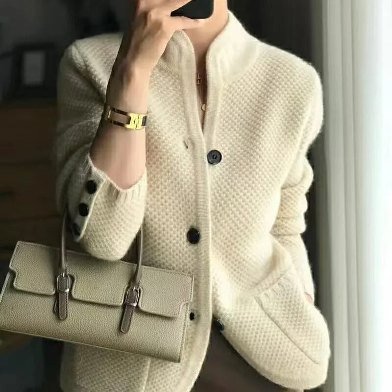 Amira – Damen Strickjacke mit Knöpfen
