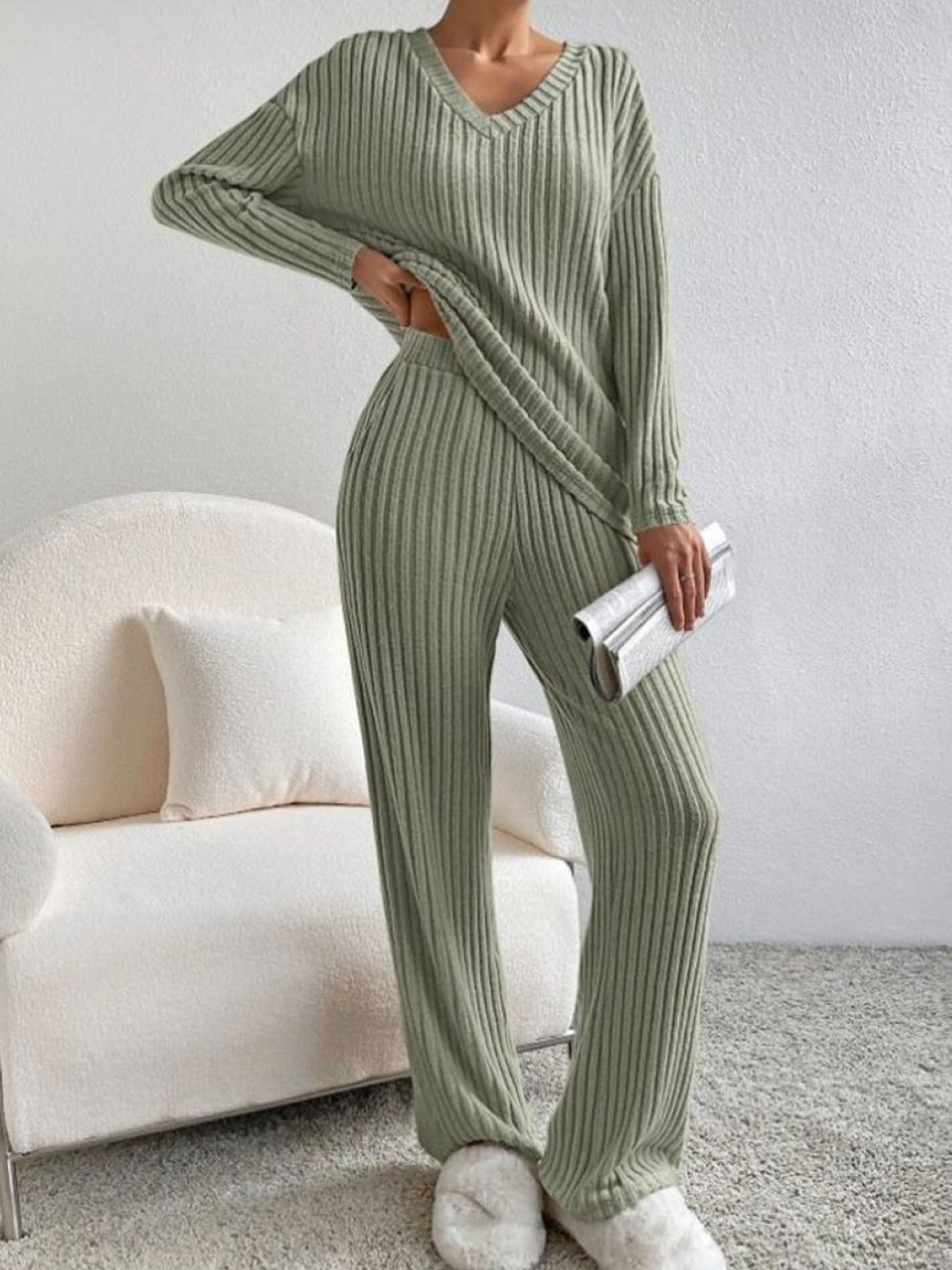 Noelia – Damen Strick-Set mit V-Ausschnitt Pullover und passender Hose