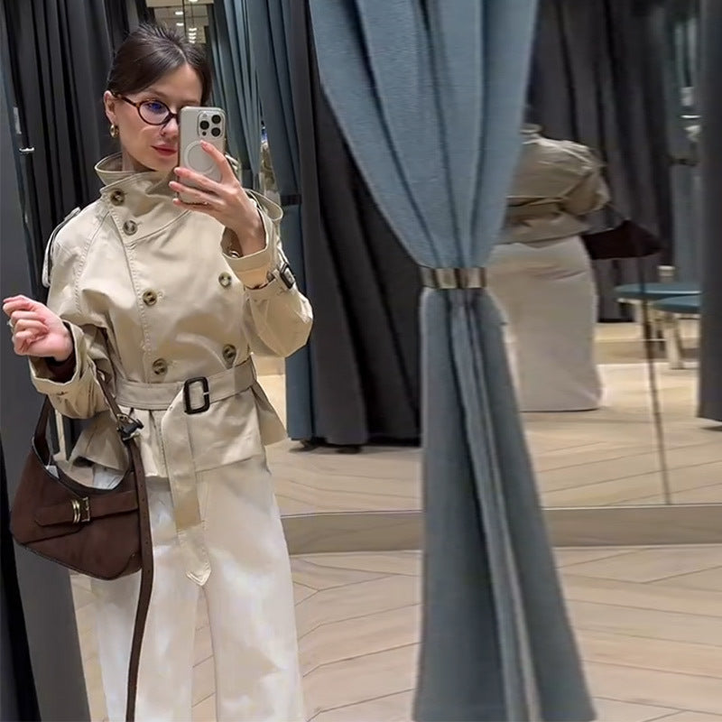 Clara - Damen Trenchcoat kurz geschnitten mit Gürtel