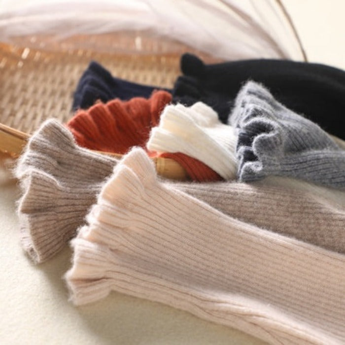 Sophia – Damen Strickpullover mit Rüschen Rollkragen