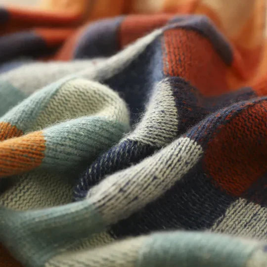 Lina – Kariertes Damen Strickoberteil mit Stehkragen