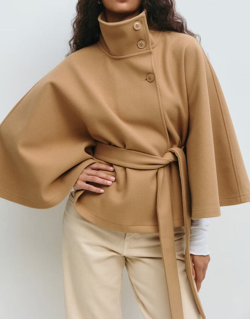 Clara - Cape-Mantel für Damen mit hohem Kragen und Bindegürtel