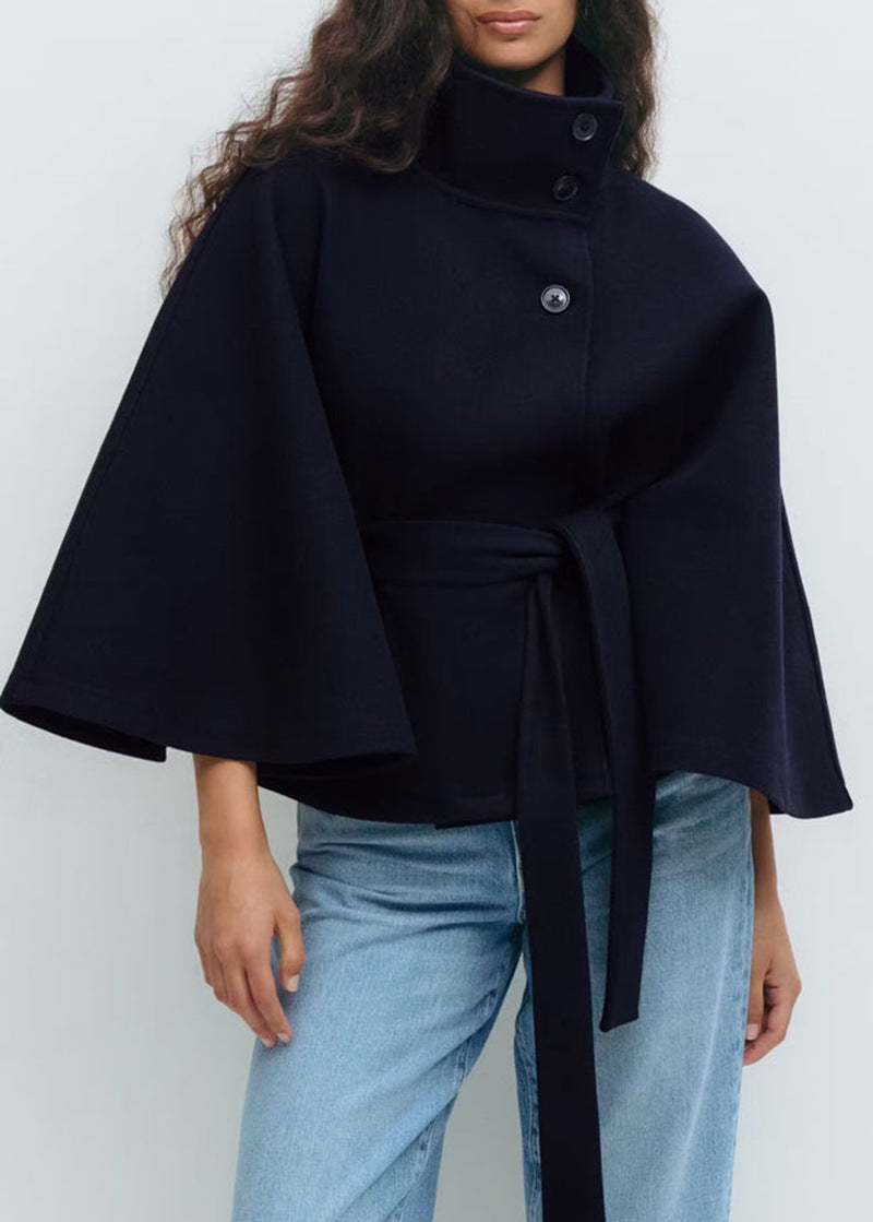 Clara - Cape-Mantel für Damen mit hohem Kragen und Bindegürtel
