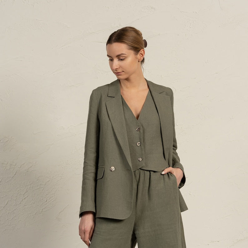 Olivgrüner Leinenblazer mit Revers und Knöpfen