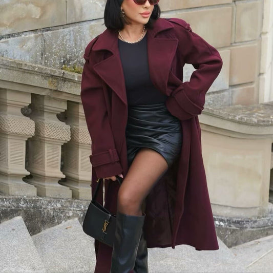 Valeria – Damen Trenchcoat in Bordeaux mit Bindegürtel