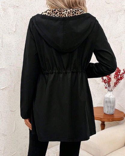 Jimena – Leichter Damenmantel mit stylischem Leopardenfutter