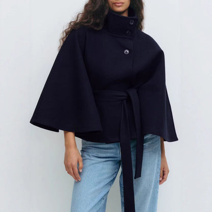 Clara - Cape-Mantel für Damen mit hohem Kragen und Bindegürtel