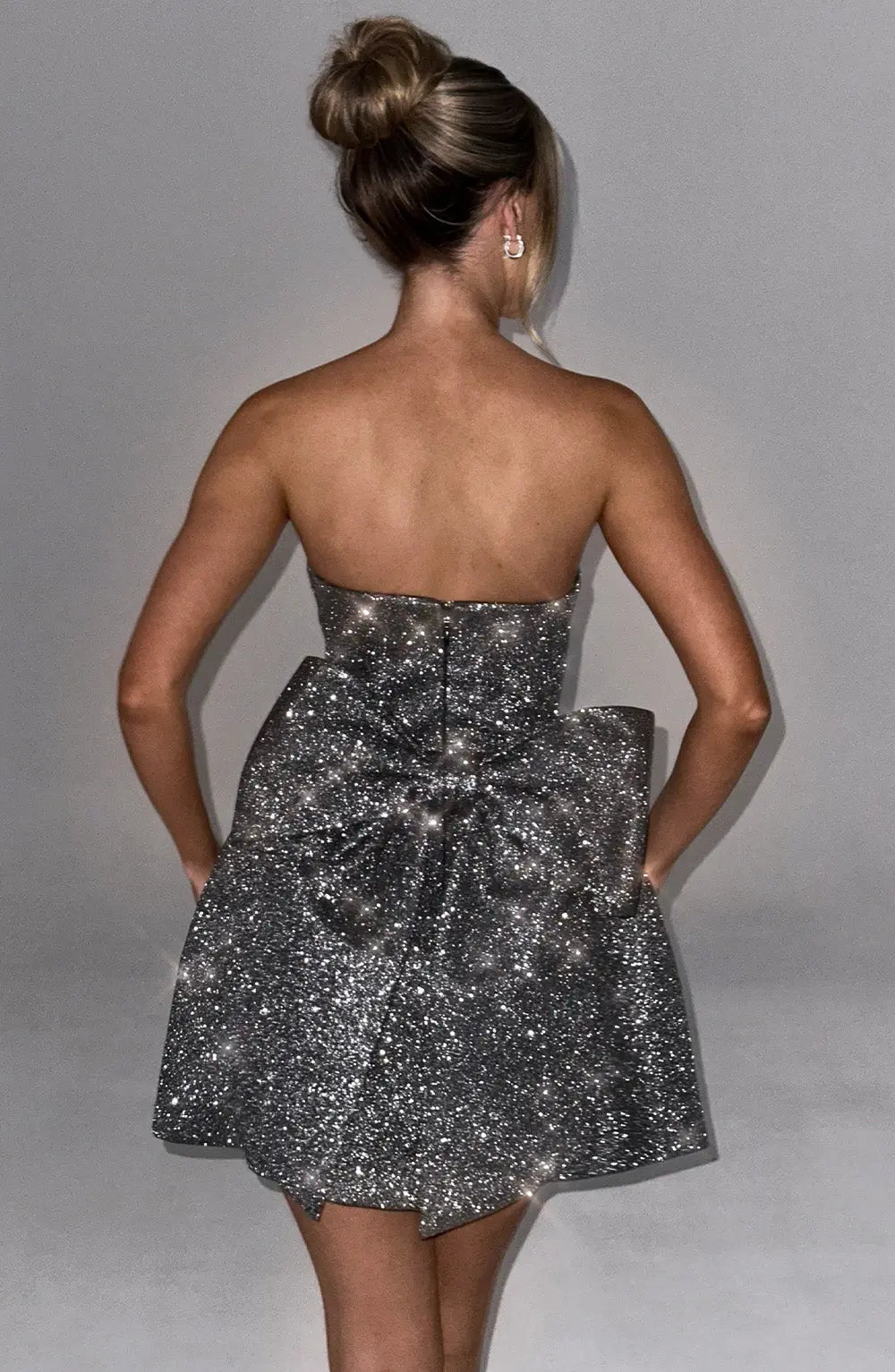 Liora - Damen Minikleid funkelnd mit ausgestelltem Rock