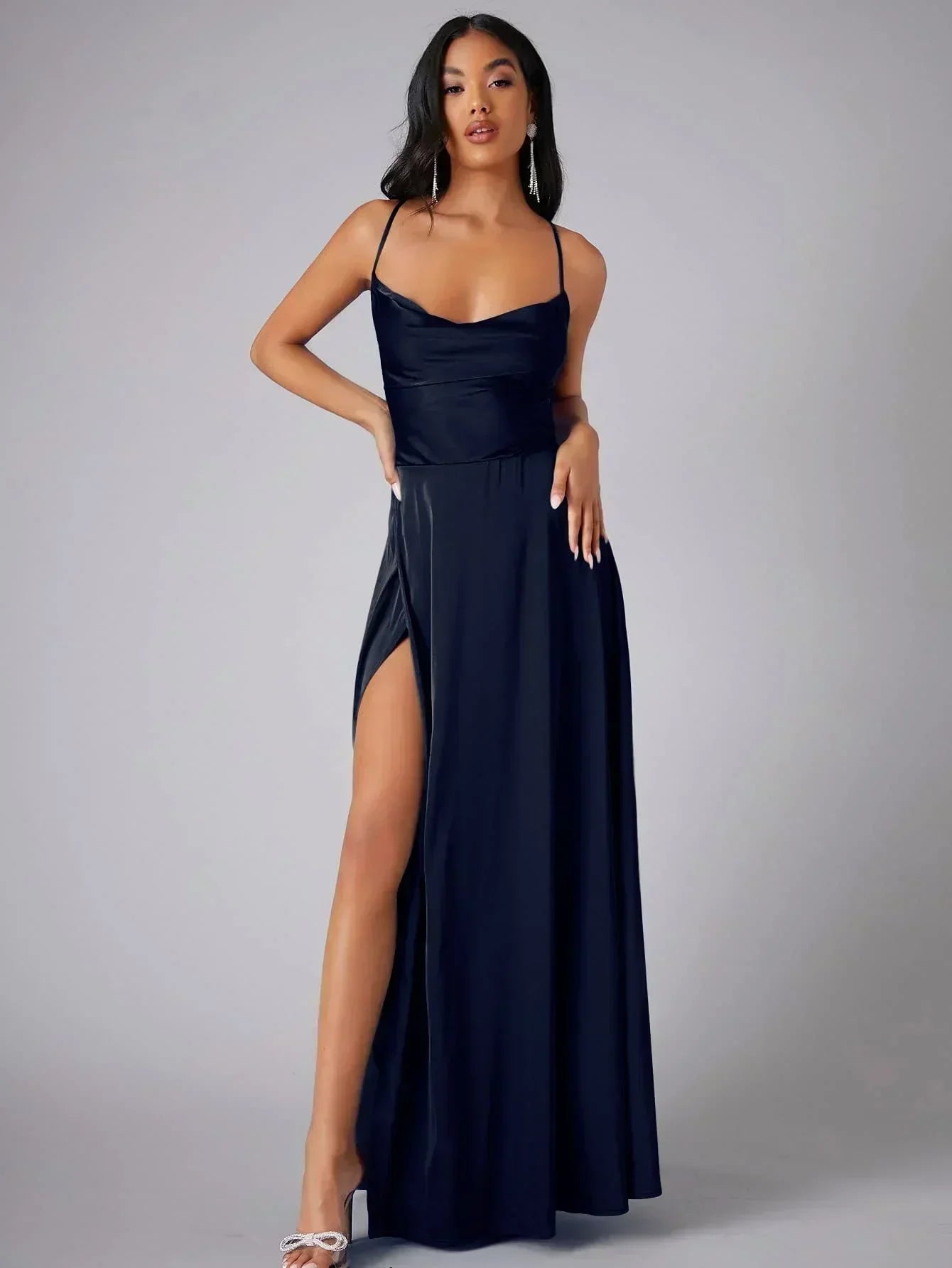 Valentina – Satin-Abendkleid Damen mit Schlitz und feinen Trägern