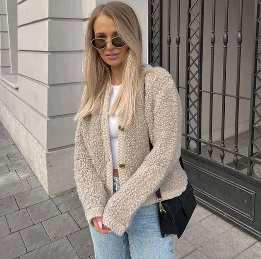 Clara - Damen-Strickjacke im Teddystyle mit Knopfleiste vorne