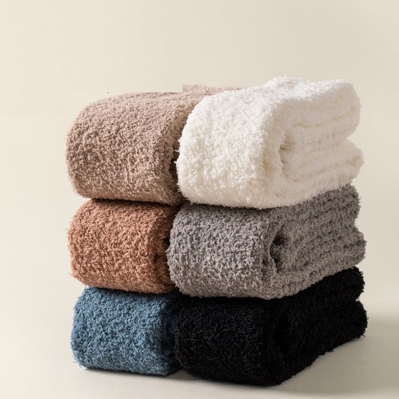 Mila – Flauschige Overknee-Haussocken für Damen