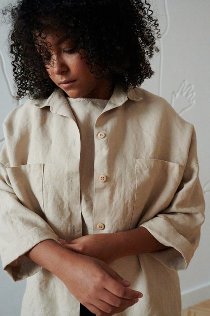 Naturfarbene, locker geschnittene Leinenjacke mit Kragen und Taschen