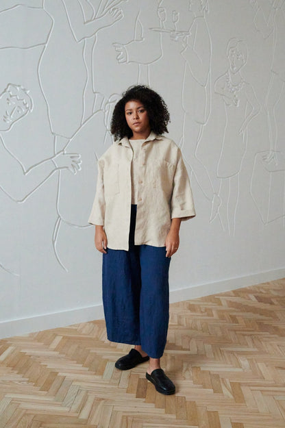 Naturfarbene, locker geschnittene Leinenjacke mit Kragen und Taschen