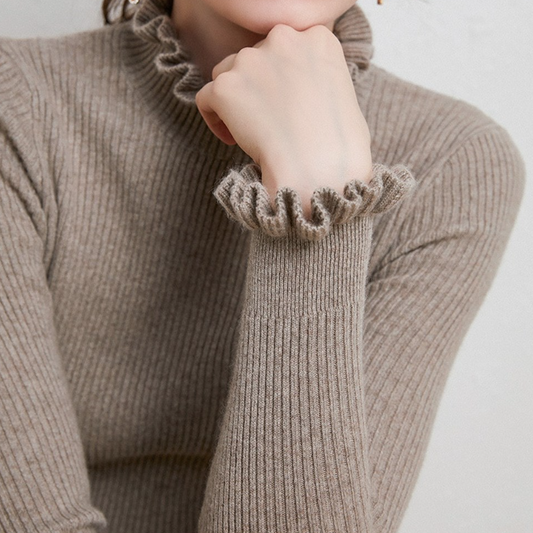 Sophia – Damen Strickpullover mit Rüschen Rollkragen