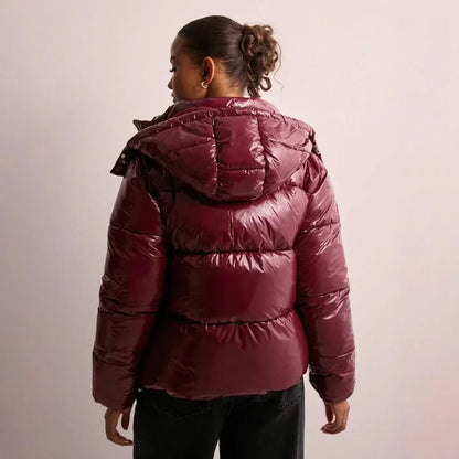 Lena – Glänzende Kurz-Pufferjacke mit Kapuze für Damen