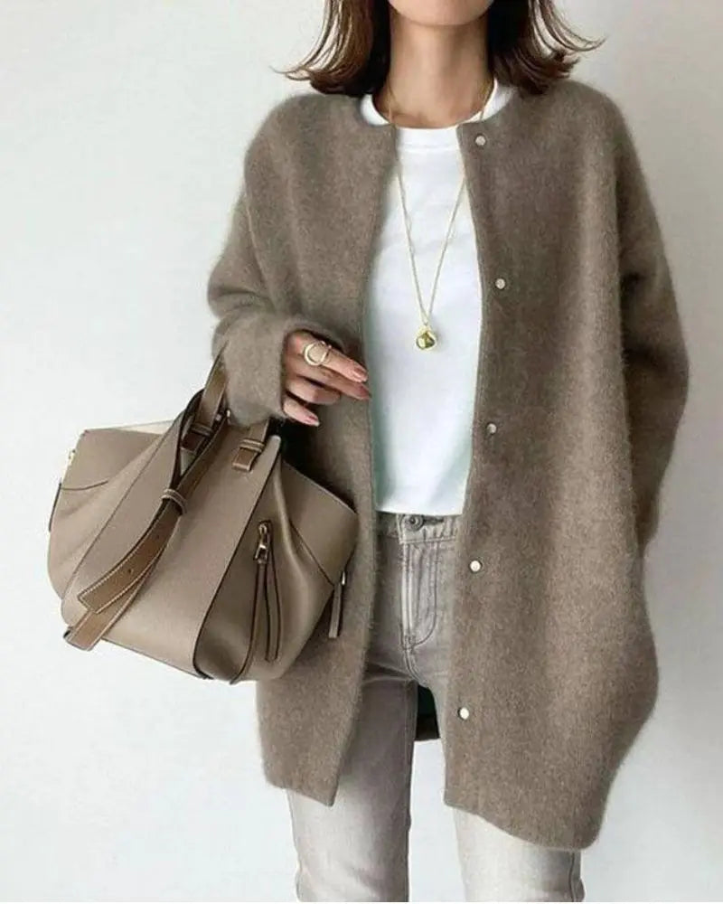 Alma - Damen Strickjacke mit Knopfleiste und lockerer Passform