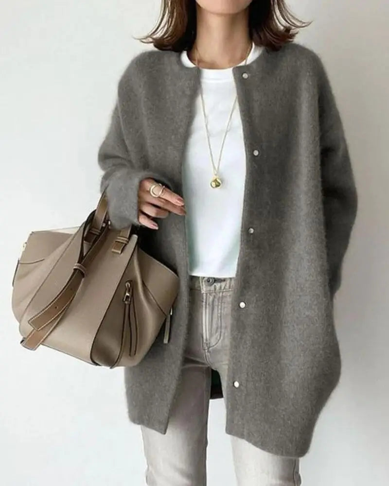 Alma - Damen Strickjacke mit Knopfleiste und lockerer Passform