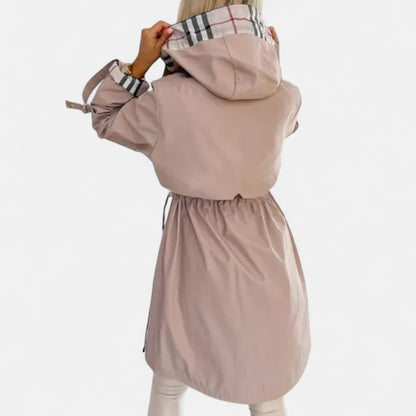 Jimena – Leichte Damen Übergangsjacke mit Kapuze & Karodetail