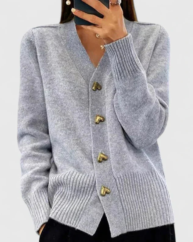 Lena – Damen-Strickcardigan mit Eleganter Herzknopfleiste