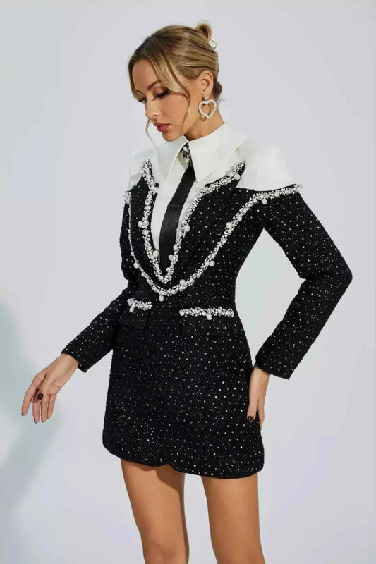 Vivienne – tailliertes Bouclé-Minikleid mit Perlenbesatz und Kragen im Blazerstil